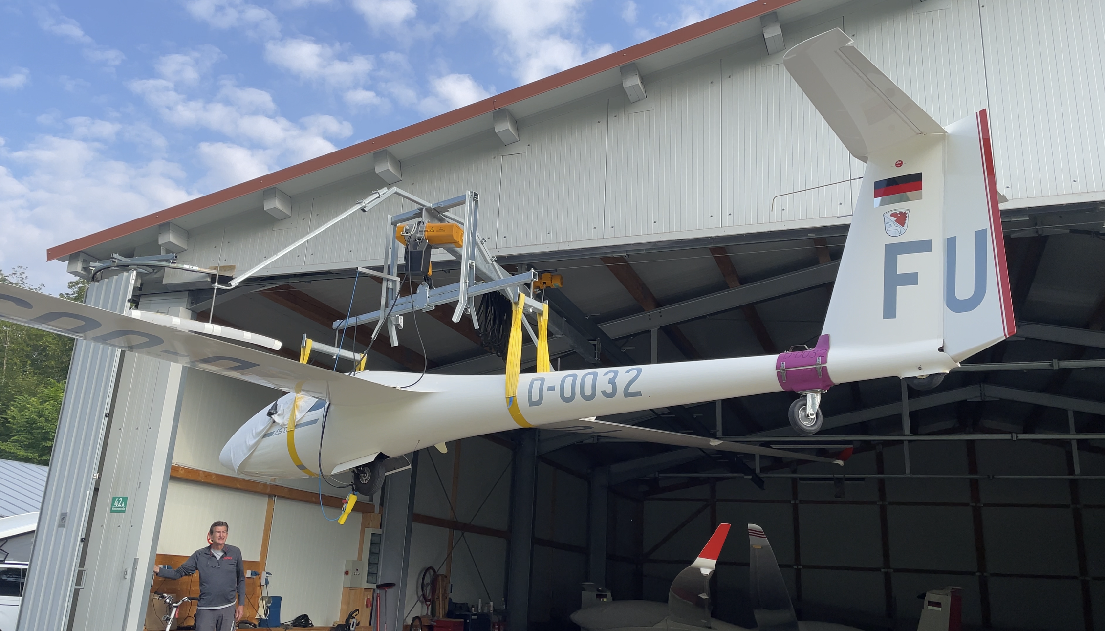 Die LS8 der FSGU am Kran. Hier in ausgefahrenem Zustand.